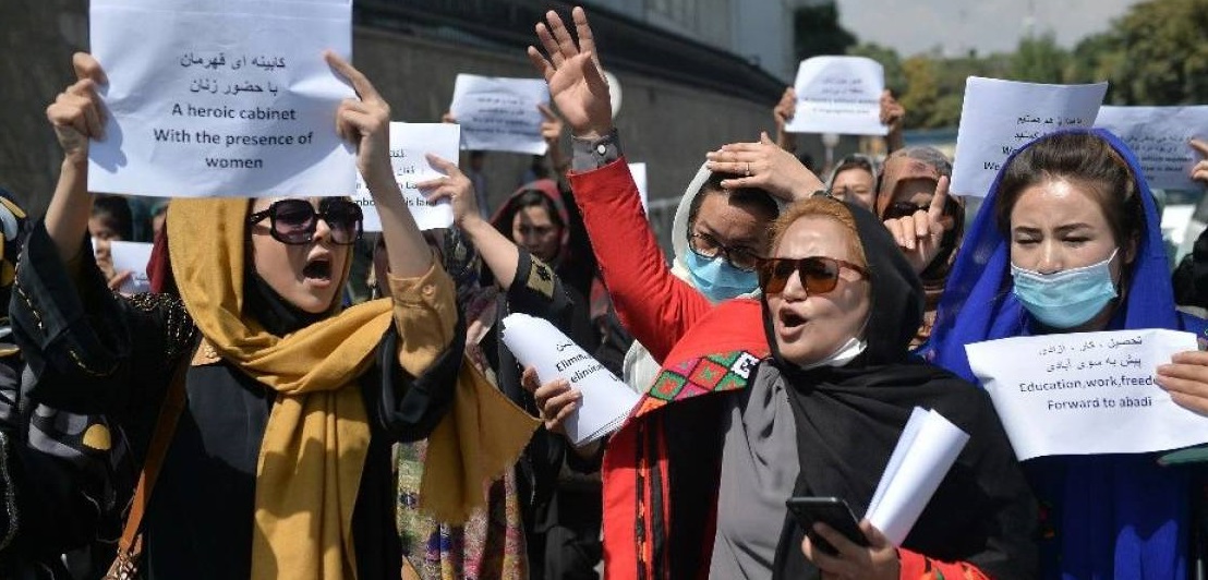 तालिबान सरकारले अधिकार खोसेको भन्दै राष्ट्रसंघमा सयौँ महिलाद्वारा प्रदर्शन