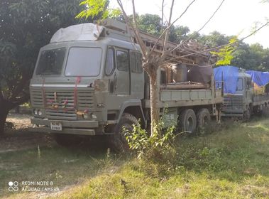 अबैध दुईवटा भारतीय ट्रक धनगढीमाई नगरपालिकामा लुकाएको अबस्थामा फेला